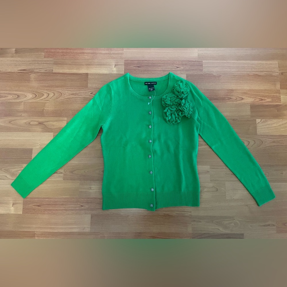 Green Women's Cardigan Sweater with Floral Accent